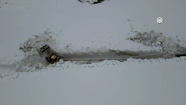 Mayıs ayının ortasında karla mücadele sürüyor - Resim: 11